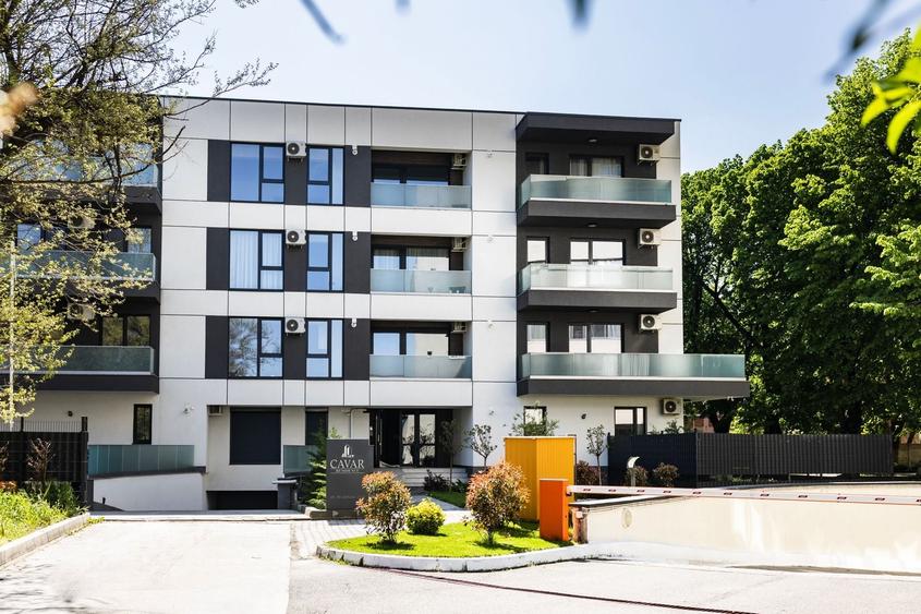 Apartament cu 3 camere semidecomandat în Tineretului