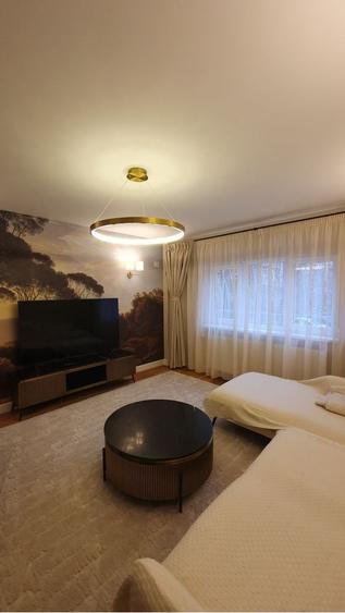 Apartament cu 3 camere decomandat în Exterior Vest