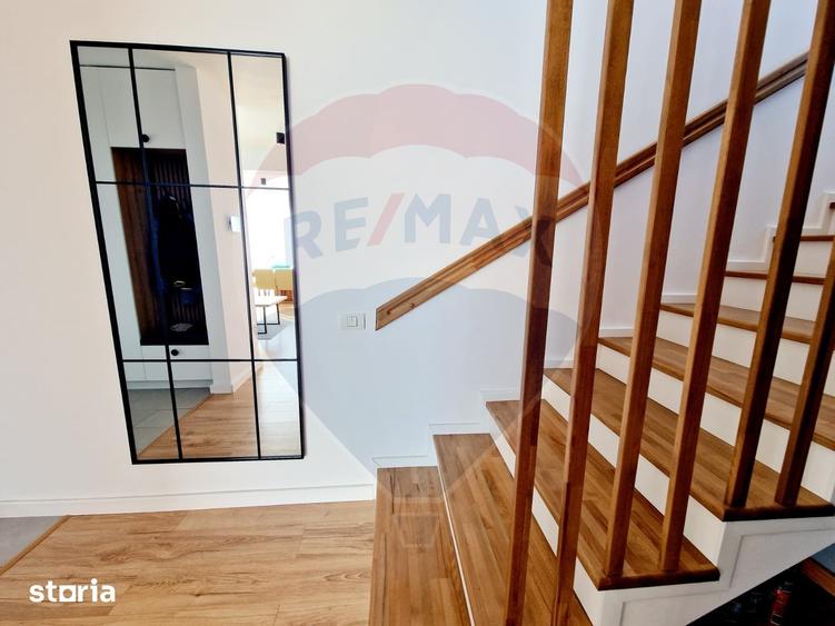 Casă cu 4 camere cu Teren 250 Mp în Central