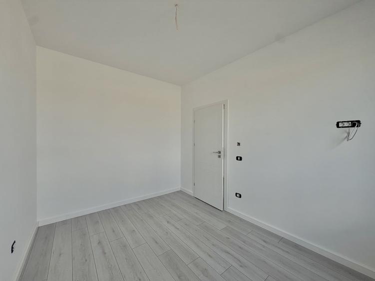 Duplex cu 4 camere cu Canalizare în Giroc