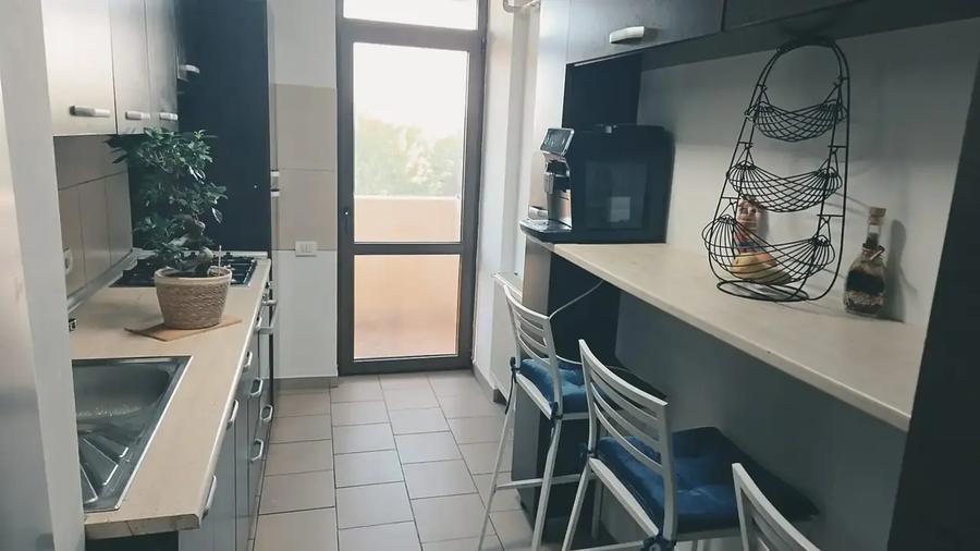 Apartament cu 2 camere decomandat, mobilat în Est