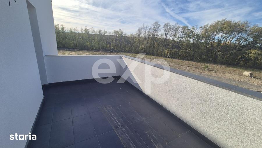 Casă cu 5 camere cu Teren 563 Mp în Albota