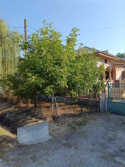 Casă cu 4 camere în Bulzești