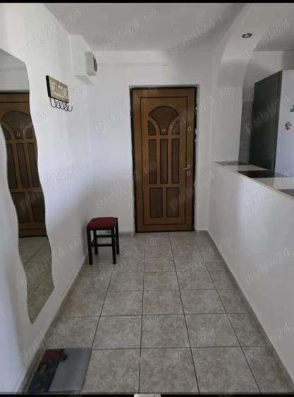 Apartament cu 3 camere semidecomandat în Ghermănești