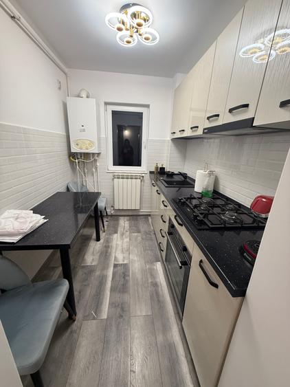 Apartament cu 2 camere decomandat în Simeria