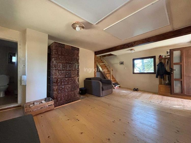 Casa de vacanta in Izvoru Muresului teren intravilan 1.950 mp, intabulat