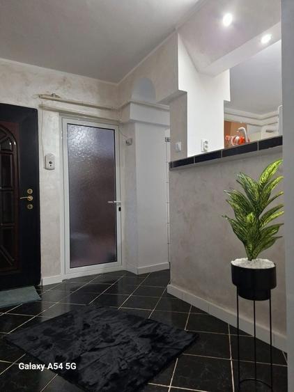 Apartament cu 2 camere decomandat în Calarași 4
