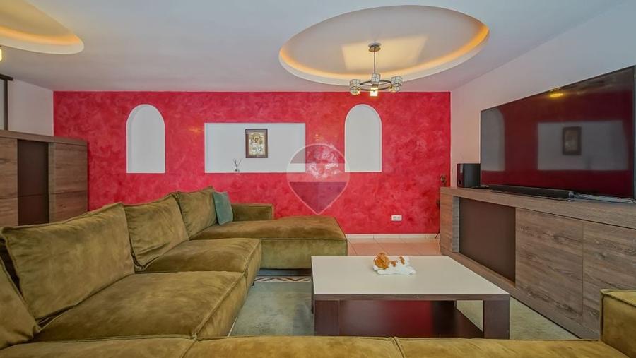 Casă cu 5 camere cu Teren 300 Mp în Central