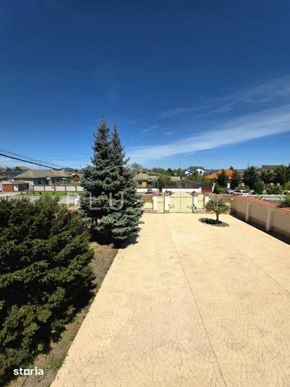 Casă cu 6 camere cu Teren 1642 Mp în Central