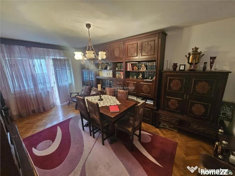 Apartament cu 4 camere decomandat în Central