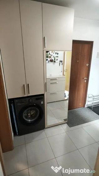 Apartament cu 2 camere decomandat în Tractorul