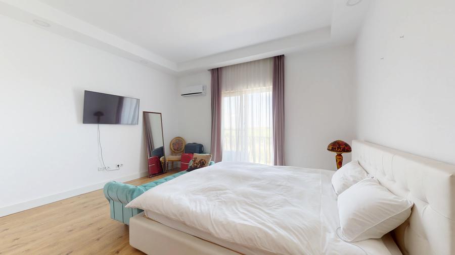 Casă individuală cu 6 camere cu Piscina în Ștefăneștii de Jos