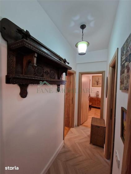 Apartament cu 4 camere în Romană