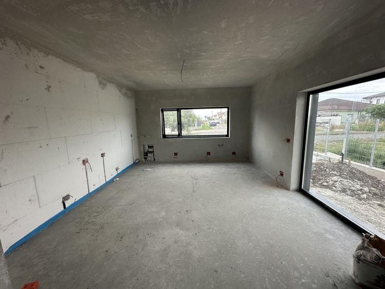 Duplex cu 5 camere cu Canalizare în Dumbrăvița