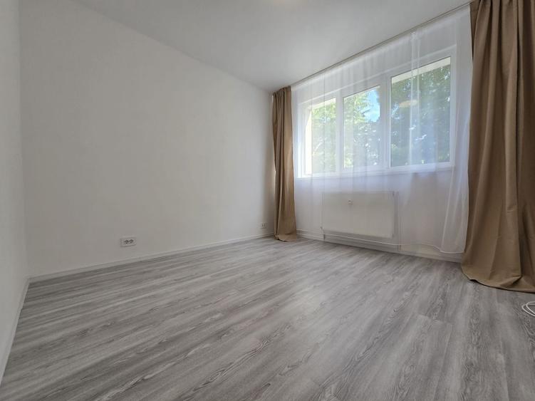 Apartament cu 2 camere semidecomandat, mobilat în 1 Mai