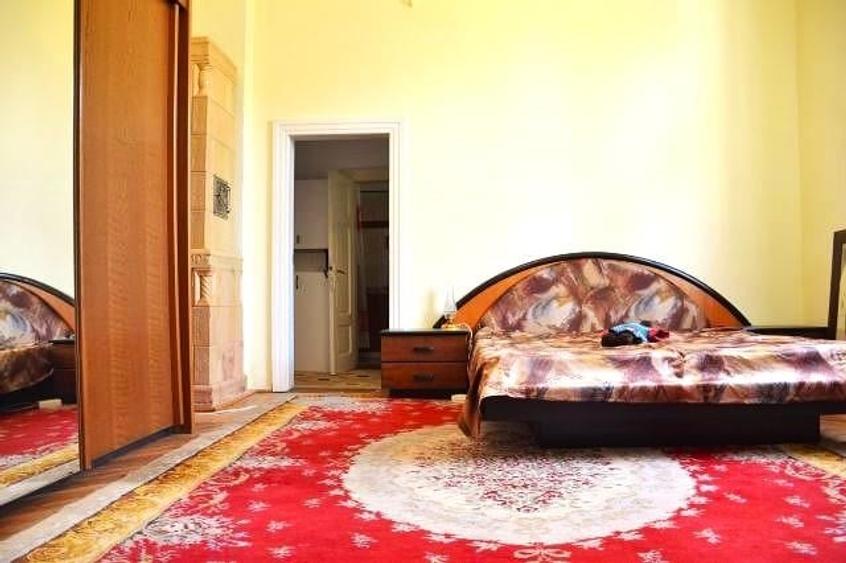 Casă individuală cu 6 camere cu Teren 800 Mp în Central