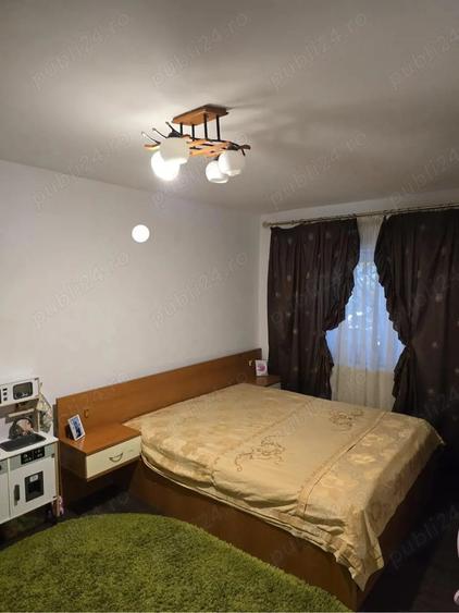 Apartament cu 3 camere semidecomandat în Central