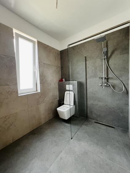 Duplex cu 5 camere cu Canalizare în Dumbrăvița