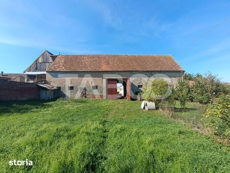 Casă cu 4 camere cu Teren 300 Mp în Roșia