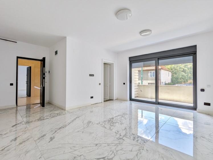 Casă individuală cu 18 camere cu Teren 1060 Mp în Centrul Civic