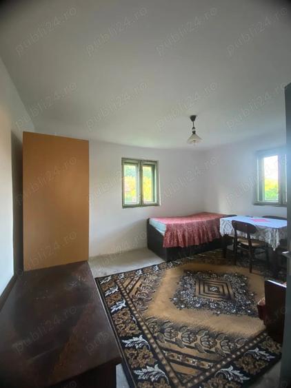 Casă cu 5 camere cu Teren 1674 Mp în Stupini