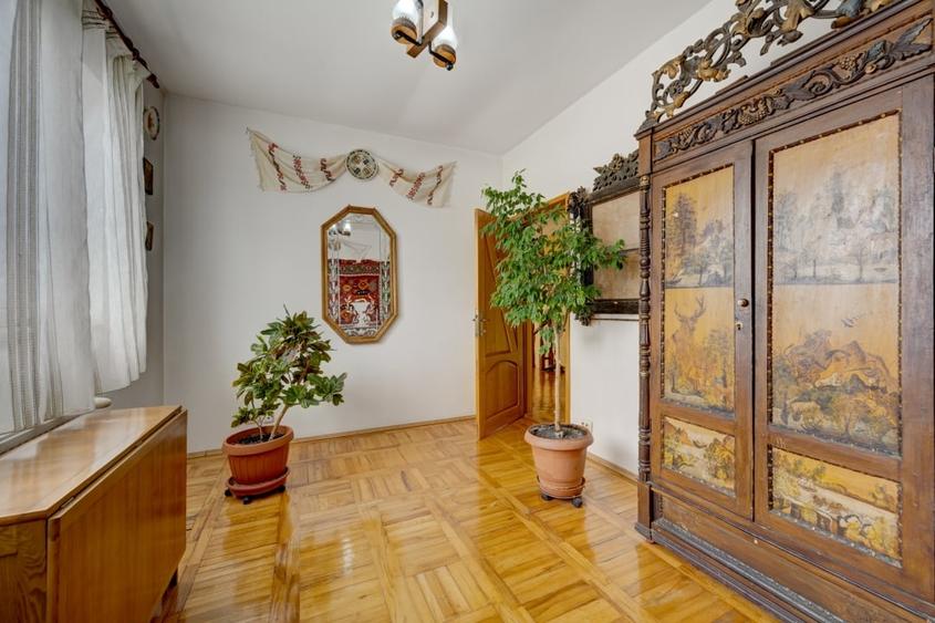 Casă individuală cu 6 camere cu Piscina în Fundeni