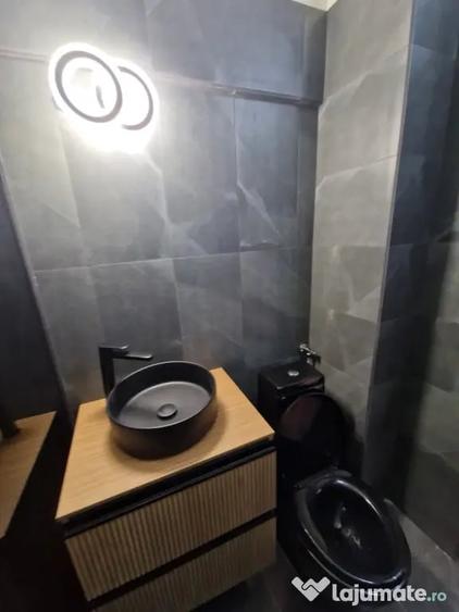 Apartament cu 3 camere semidecomandat în Titan