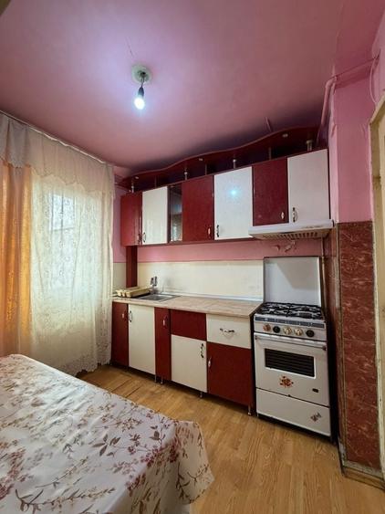 Apartament cu 3 camere semidecomandat în Exterior Vest