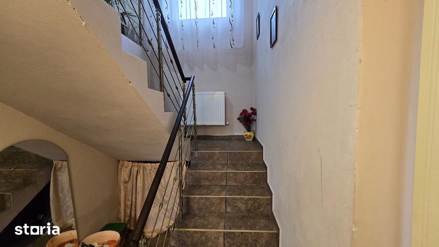 Casă cu 4 camere cu Teren 1000 Mp în Central