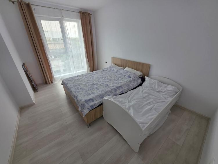Apartament cu 3 camere decomandat, mobilat în Baicului