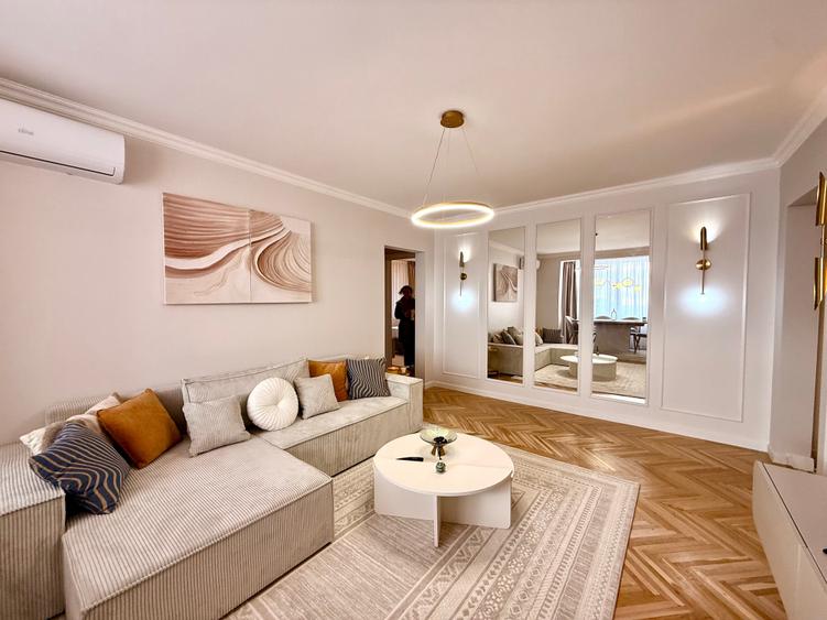 Apartament cu 3 camere semidecomandat în Ultracentral