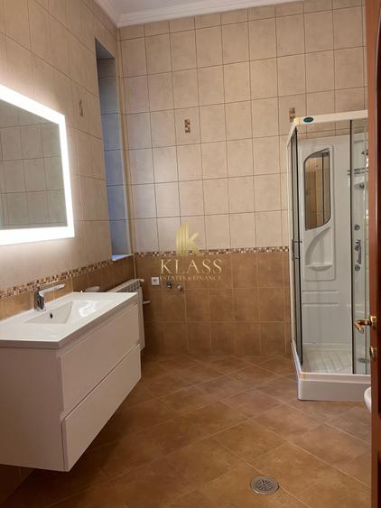 Casă individuală cu 13 camere cu Canalizare în Voluntari
