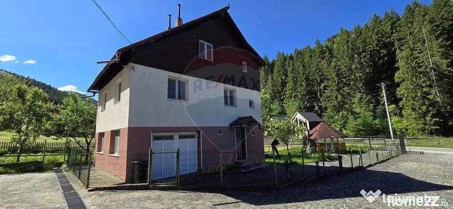 Casă cu 5 camere cu Teren 500 Mp în Moieciu