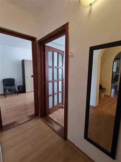 Apartament cu 3 camere decomandat, mobilat în Frumoasa