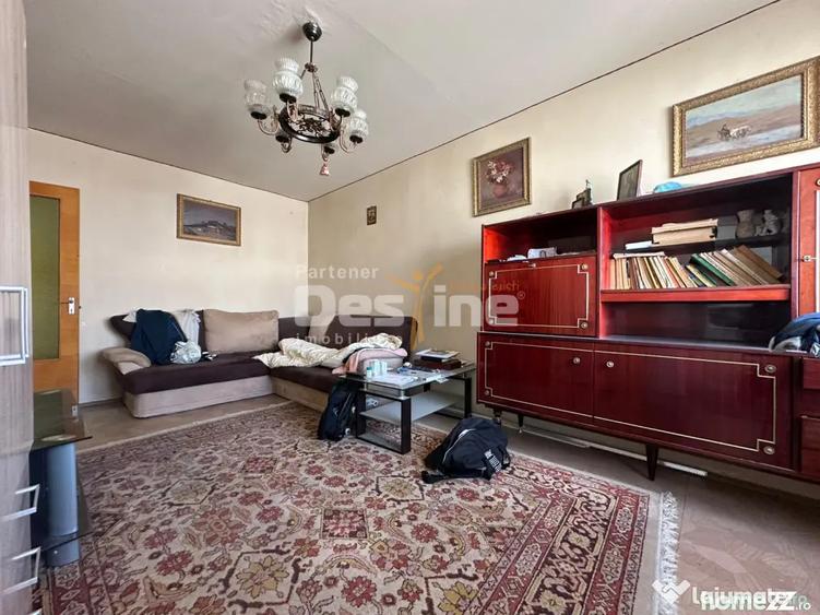 Apartament cu 3 camere decomandat, mobilat în Vitan