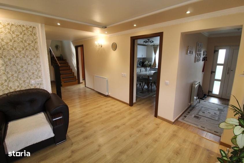 Casă cu 4 camere cu Teren 1413 Mp în Central