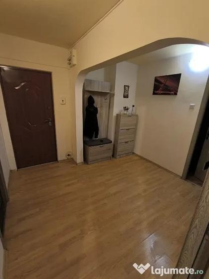 Apartament cu 3 camere decomandat în Dorobanți