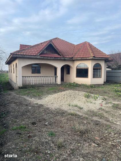 Casă cu 4 camere cu Teren 750 Mp în Nanov