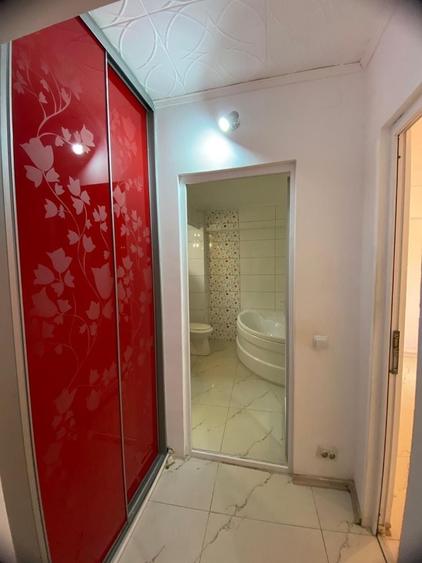 Apartament cu 3 camere semidecomandat în Central