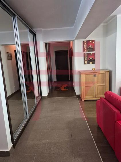 Apartament cu 3 camere semidecomandat în Plopilor