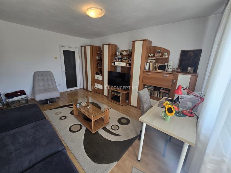 Apartament cu 2 camere circular, mobilat în Vest