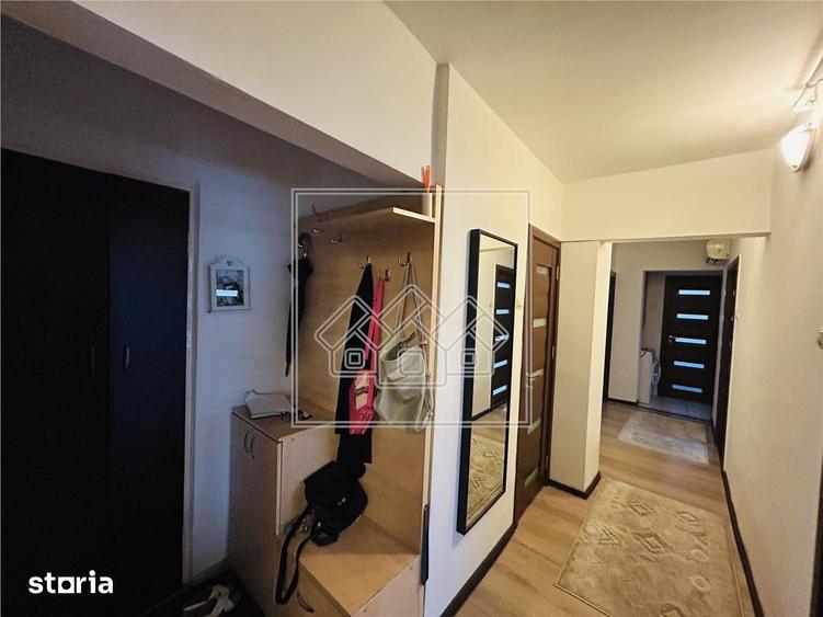Apartament cu 4 camere decomandat în Șelimbăr