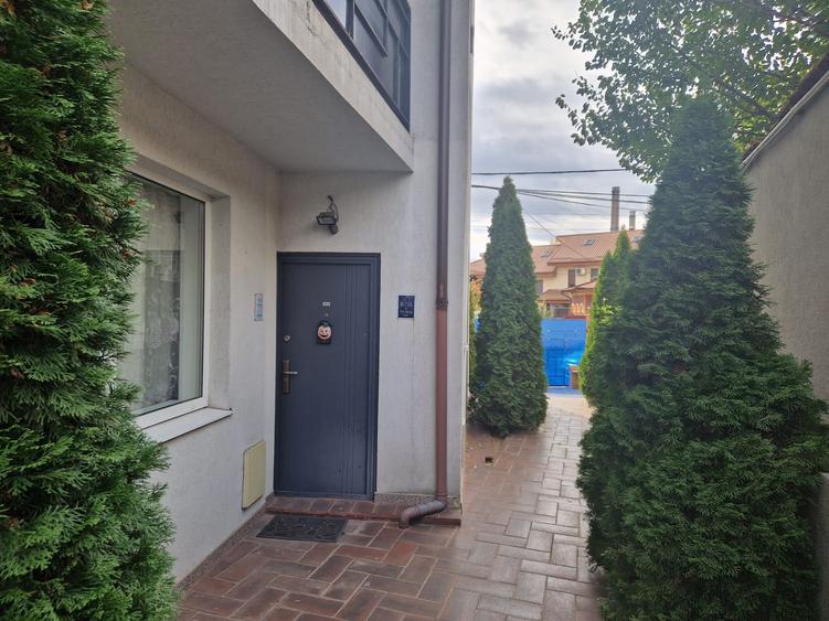 Apartament cu 3 camere decomandat în Titan