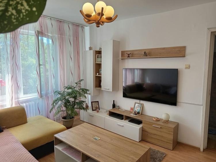 Apartament cu 3 camere decomandat în Tudor