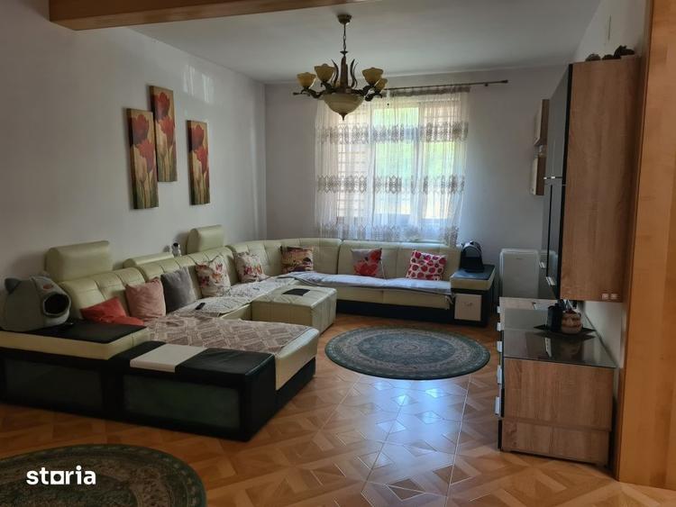 Casă cu 5 camere cu Teren 350 Mp în Central