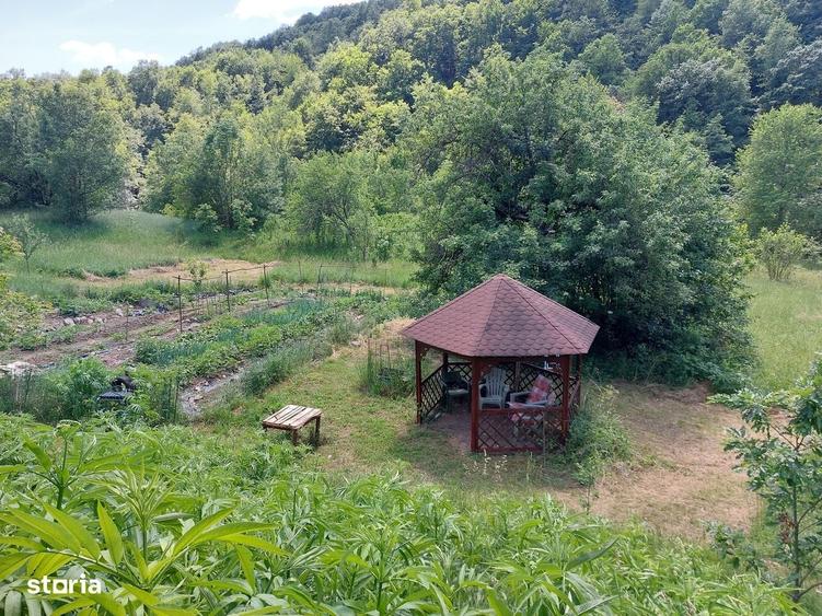 Casă cu 4 camere în Băița