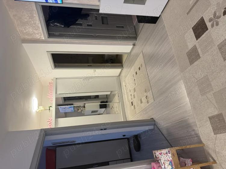 Apartament cu 3 camere decomandat în Florești