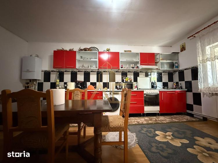 Casă cu 3 camere cu Teren 1100 Mp în Central