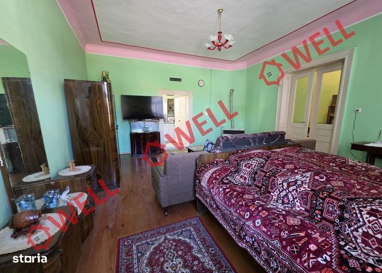 Casă cu 2 camere decomandat în Central
