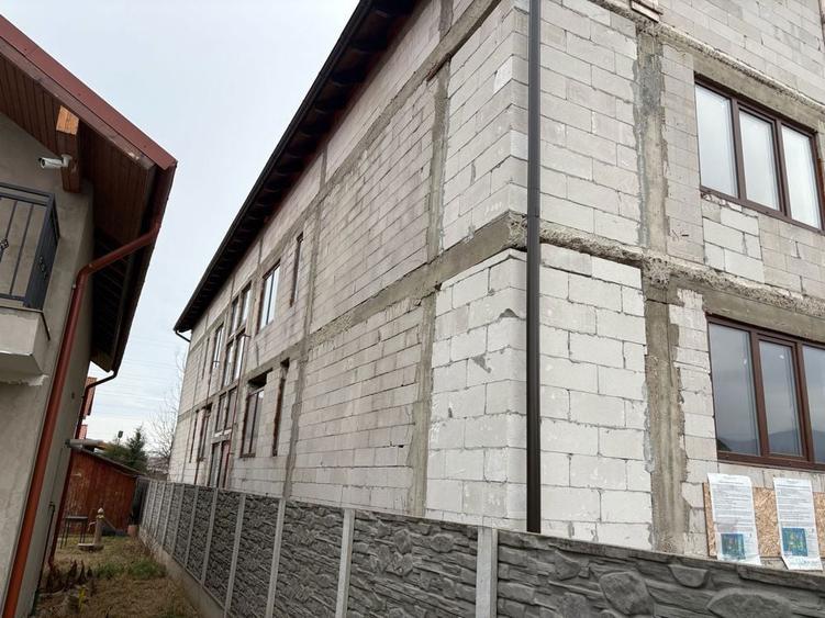 Casă cu 4 camere în Exterior Vest